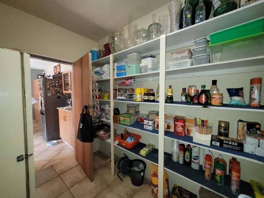 6 Bedroom Property for Sale in Orkney Park North West